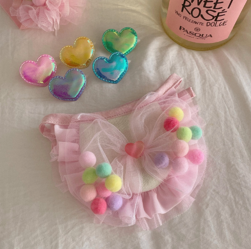 Hug me more - Pompom party Bib